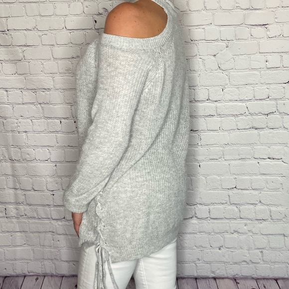 Light grey cold shoulder side tie sweater - Picture 3 of 4